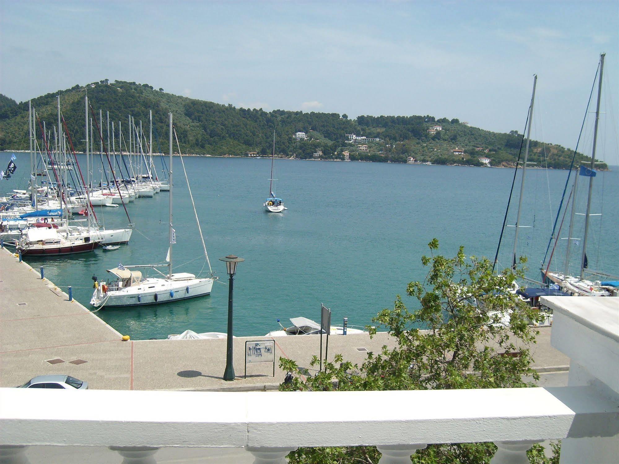 Hotel Akti Skiathos Town Exterior photo